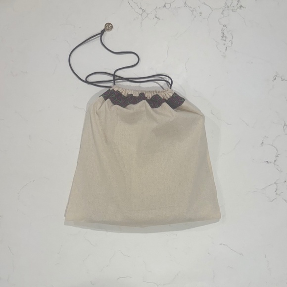 Rare find! Tory Burch Bucket Bag - Picture 3 of 8